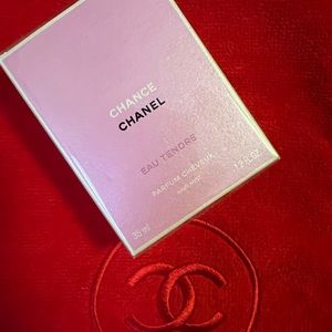 CHANEL Chance Eau Tendre for hair